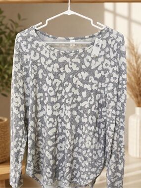 Old Navy Grey and White Leopard-Print Long Sleeve Top